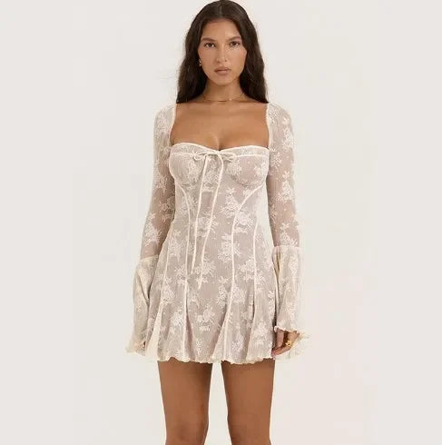 Robe courte dentelle